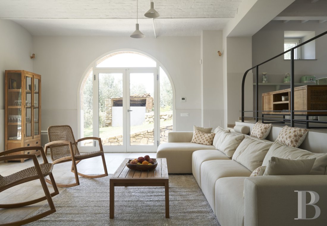 A 19th-century farmhouse surrounded by olive trees in Tuscany, north of Vinci, not far from Florence - photo  n°7